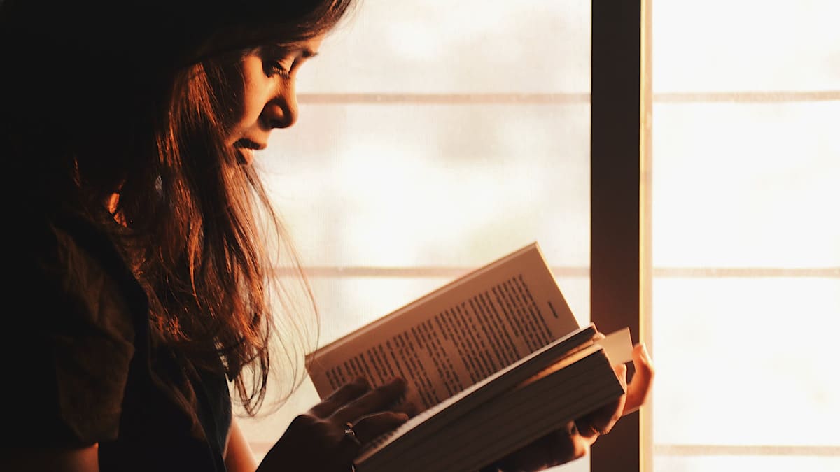 40 Astonishing Quotes on Reading To Remind You Of The Magic Of Books