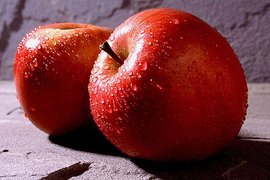 How To Savor The Food We Eat — An Apple Meditation from Thich Nhat Hanh