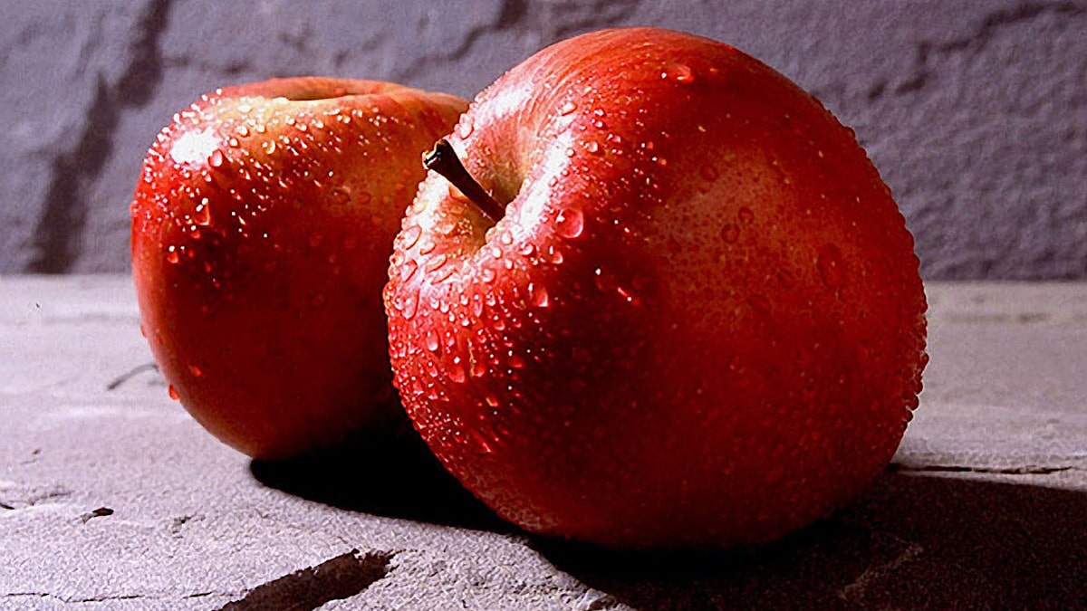 How To Savor The Food We Eat — An Apple Meditation from Thich Nhat Hanh